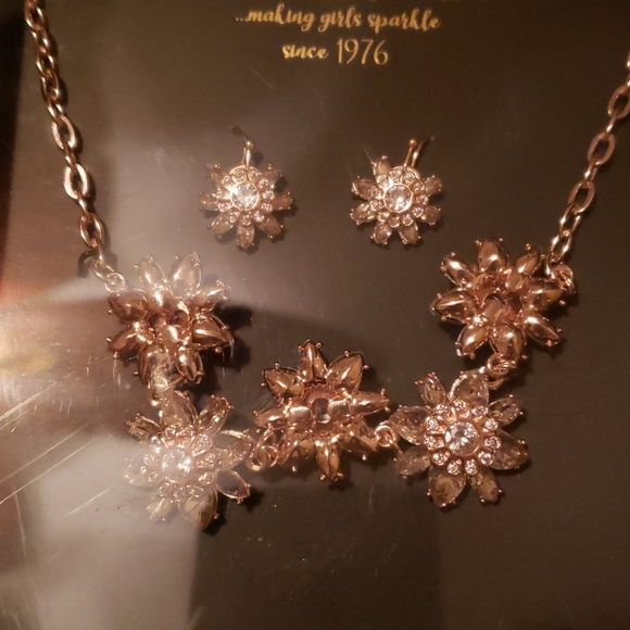 Cubic zirconia earrings and necklaces - Picture 3 of 3